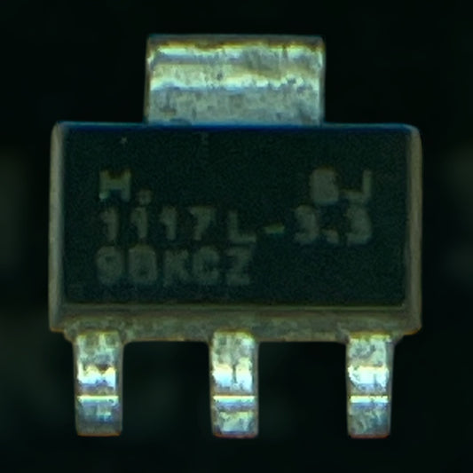 AMS1117-3.3 est un régulateur de tension fixe 3.3 V fixe
